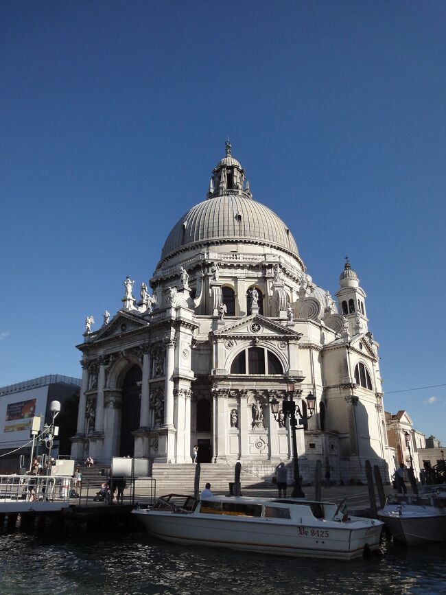 閉館ぎりぎりの時間に、サンタ=マリア=デッラ=サルーテ教会に到着
