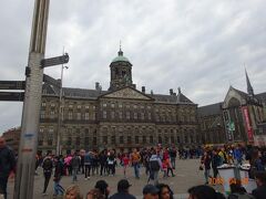 アムステルダム市庁舎前のダム広場