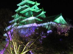 18：00　岡山城に戻ります。
天守への再入場はできないのですがお城の周りは無料で見学できます。
「烏城灯源郷」と銘打たれたイベントが開催されていますが、お城のライトアップ自体は一年中やっているとか・・
