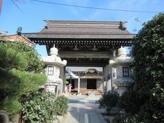 車で移動して
「満福寺」へ。