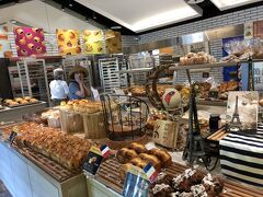 MRTに乗って象山駅。
この正月にも立ち寄った「呉寶春麥方店(臺北信義旗艦店)」
パリで開かれたパン職人のワールドカップでチャンピオンに選ばれた職人の店だ。
