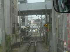 武蔵野線の高架をくぐると、すぐに幸谷駅。
新松戸駅の駅前にあるので、馬橋駅よりもこの駅から乗ってくる客の方が多い。

余談ですけど、幸谷駅は松戸市新松戸。新松戸駅は松戸市幸谷。
駅名と地名が逆です（笑）