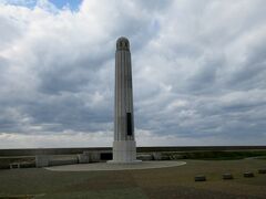 昭和6年に建立された徳洋記念碑は、津波にも耐え抜いた青苗岬の象徴。