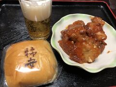 お昼ご飯が未だだったのですが
帰宅後、百恵ちゃんのラストコンサート
観たかったので、大丸心斎橋店の柿安で
ヤンニョムチキンと餡パンを購入。
遅いランチを自宅ビールで締めました。

大阪って、本当に『水の都』やったん
やね…と実感しました。
10,000歩程歩きました。久々過ぎて
お尻のお肉がダルくなってました。^^