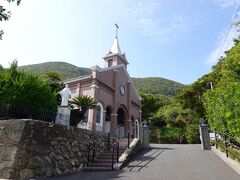島の南西端の大瀬崎の近くには井持浦教会が。南フランスのルルドの洞窟で起った、、聖母マリアが羊飼いの少女の前に現れるという奇跡を再現した「ルルド」は必見です。