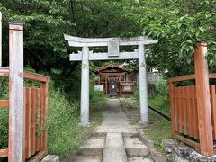 香椎神宮から歩いて5分ぐらいの所に、湧水があるとのことで行ってみました。ここがその場所だそうです。