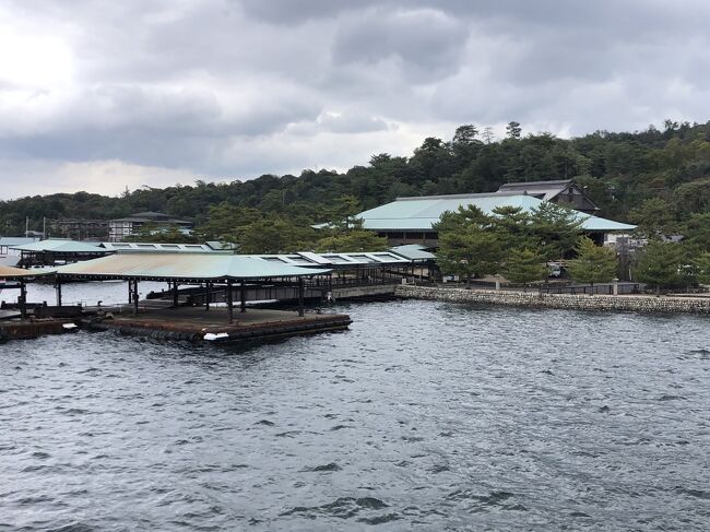 フェリー乗り場と宮島桟橋です。