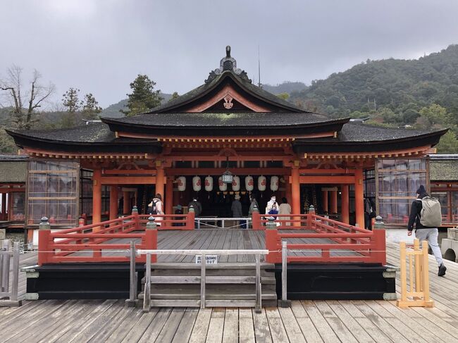 正面は、高舞台と本殿です。