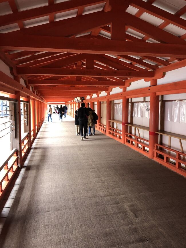 西回廊を歩きます。