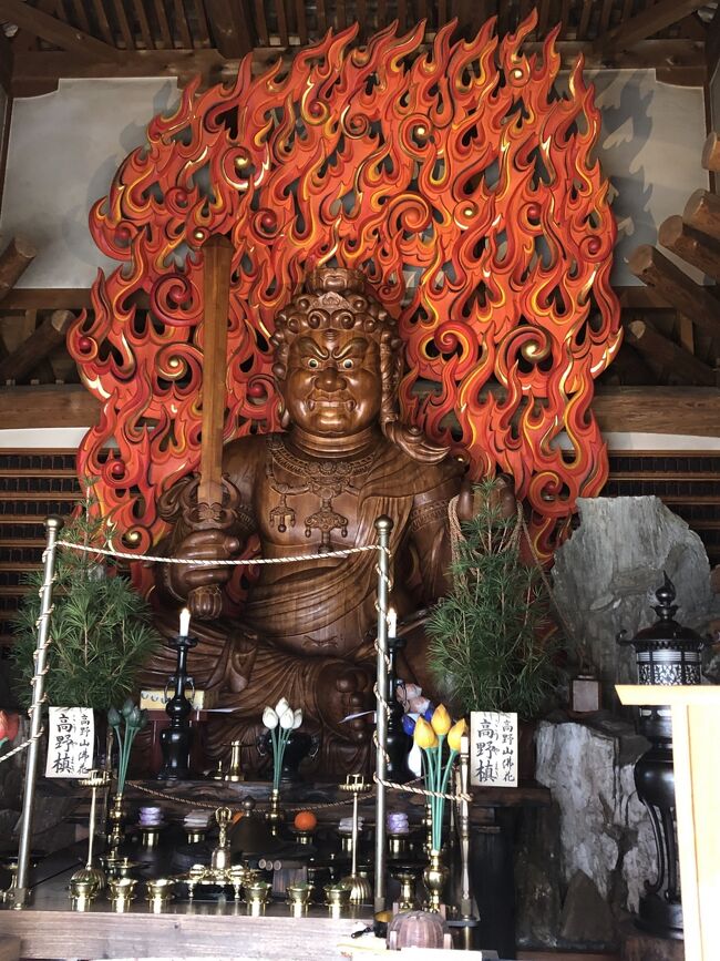 不動明王像です。明治時代に損失したものを2006年に再建しました。