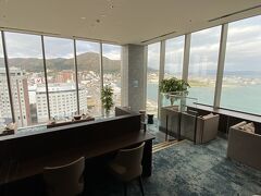 函館最終日の朝です。ホテルの最上階は大浴場エリア。眺めのよい休憩室。