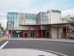 途中三沢駅にて下車。なぜなら、単にこっちの方が八戸市内行くのが安いから。

バス直行　：三沢空港→本八戸駅\1,500
バス＆鉄道：三沢空港→三沢駅→八戸駅\980
　　　　　　三沢空港→三沢駅→本八戸駅\1,170