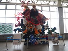 駅改札出た先には、八戸三社大祭の山車がお出迎え。
ユネスコ無形文化遺産に登録されているそうな。
