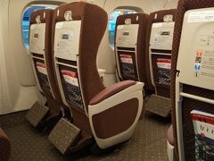 日帰りですが、GoToトラベルを利用して人生初グリーン車です★
始発の東京駅で乗車しました。