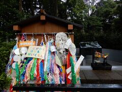 上野動物園内
戦時中の　「かわいそうなゾウ」に代表される
多くの動物たちの慰霊碑