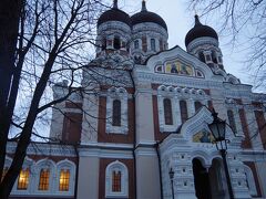 アレクサンドル・ネフスキー大聖堂（ロシア正教会）
中は撮影禁止のため写真はなし。

すぐ近くに郵便局があったので、そこから日本の友人宛にポストカードを出しました。