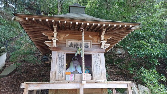 こういうお地蔵さまにも挨拶しながらのぼります