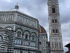 サンタ・マリア・デル・フィオーレ大聖堂
Cattedrale di Santa Maria del Fiore

朝早いと人もまばら。観光客もおらず、仕事にいく地元の人々が足早に大聖堂のある広場を通り過ぎていく。日常の一部。