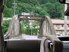 ■木曽川
旧木曽福島町の中心街に入りました。
レトロなコンクリート製の橋（大手橋：1936年製）を渡ります。
後ほど、旅館へ向かうときに歩きたいと思います。
