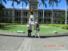 カメハメハ大王の前でご挨拶を。