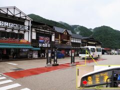 ■木曽福島駅
13:40　【幹線】王滝行が到着します。このバスに乗ります。

木曽町生活交通システムは「ゾーンバスシステム」を導入しているので、行先に「幹線（赤矢印）」の表示をしています。（次のコマで説明します）