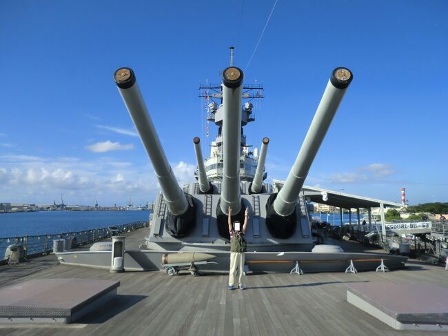 ミズーリ：主砲の前で