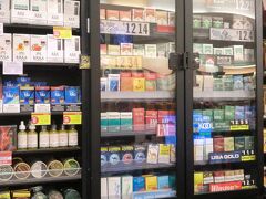 ハワイではタバコが1500円くらいします。