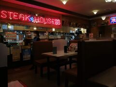 沖縄といえばステーキな気がします。
最近、本州にも沖縄系ステーキの店が増えてますよね。
ここステーキハウス88も日本人に合った大きさで、そこそこのアメリカ性も持ち合わせている沖縄系ステーキです。