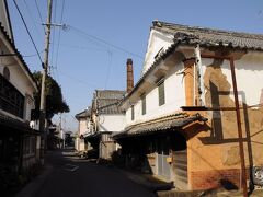 職人や漁師が住んだ庄金地区とは異なり、商人町だったこちらの地区には、土蔵白壁の建物が多い。
酒蔵の他、醤油醸造などの蔵もある。