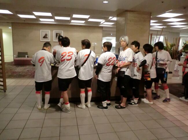 何かのグループがここで朝食を。