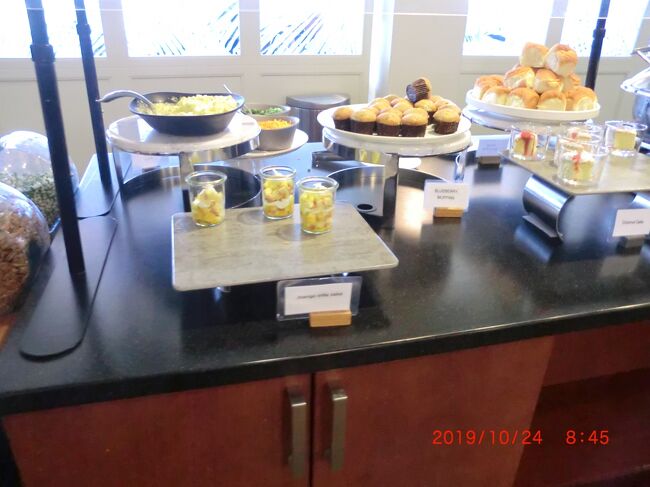 ここで若干飲食。