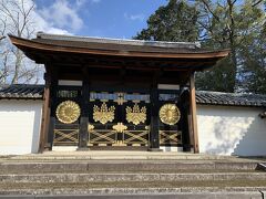 国宝、唐門。豪華です。

平成22年に創建当時の姿に復元されたそうです。

