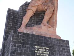 　ピピラ記念像。
メキシコ独立戦争時の英雄で、銀鉱山の坑夫、本名は　Juan José de los Reyes Martínez　だそうです。