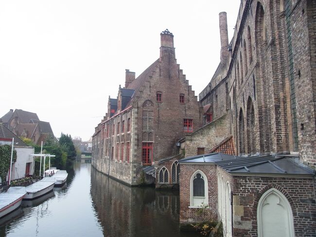 メムリンク美術館はこの近辺だったと思うが、これがその建物かどうか不明。