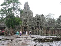 バイヨン入口
　バイヨン寺院

