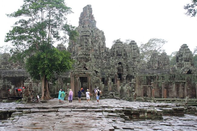 バイヨン入口<br />　バイヨン寺院<br /><br />