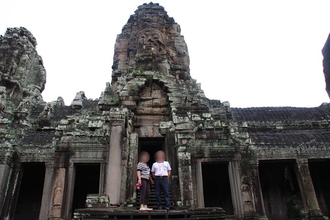 階段を上って中央祠堂