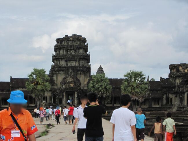 大勢の観光客です。<br />　