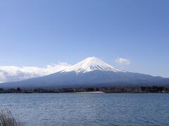 翌朝です。

朝ご飯食べずにビューンと走って河口湖来ました。
やっぱり富士山はいいわ～