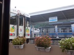 　末広食堂さんは窪川駅のまん前にあります。窪川駅はこのあたりの主要駅です。土佐くろしお鉄道のローカル列車と高知、松山方面行きローカル列車を堪能しました。