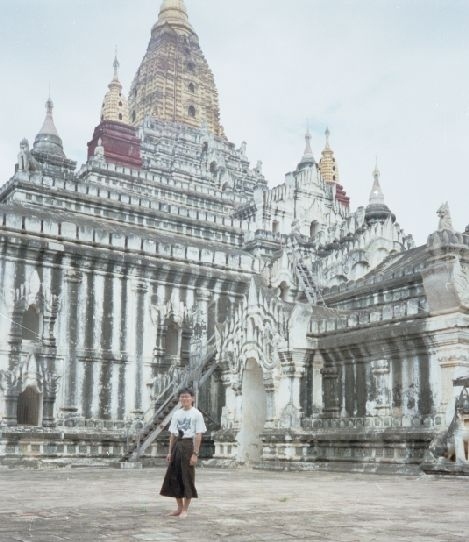 バガンで一番大きな寺院である「アーナンダ寺院」。