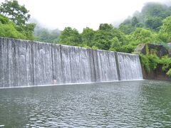 肘折温泉は山間の谷間に作られており、これまでも何度が谷から流れる川からの土石流などによる水害をこうむっており多くの犠牲者ができている。
