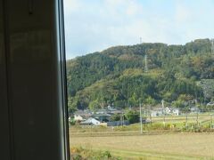 岩沼駅を通過したあと、今度は右へ東北本線が分かれていきました。
（正確にはここまで東北本線を走ってきた特急ひたち号が常磐線に入りました）