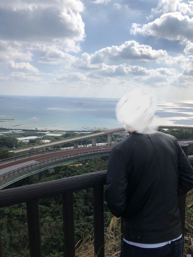 帰る日はニライカナイ橋にドライブ。<br />快晴の日に又行ってみたい。。