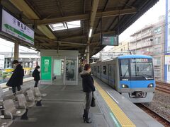 新松戸駅から、我孫子方面に向かう。
おやっ、小田急の車両が来た。