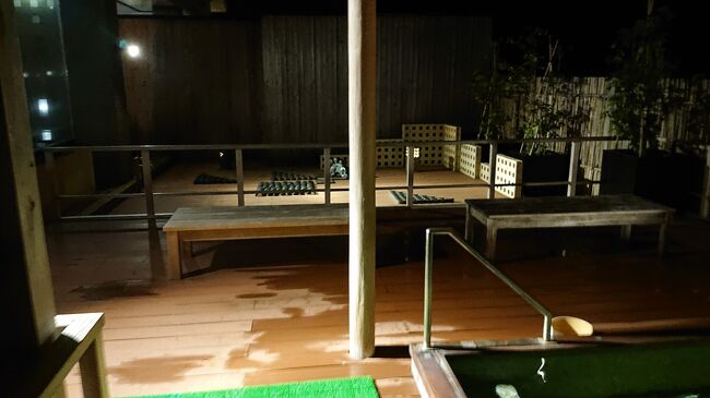 奥に何かあります。