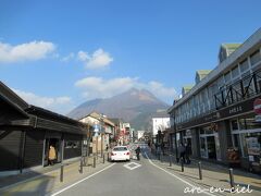 由布院駅に戻ってきた頃には、ずっと雲に隠れていた由布岳が、きれいに見えました（^^）。