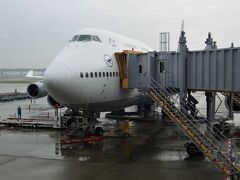 ルフトハンザ航空のA380。このころ、もう一度、A380でドイツ往復したが、その後は、中型機に変更された。これは戦艦大和と同じだったかも。。。航空界の巨艦主義は終わりつつあるようだ。
