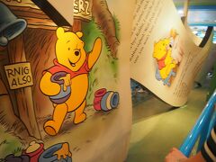 寝落ちした子供を抱きながら、プーさんの冒険に乗ってみます。