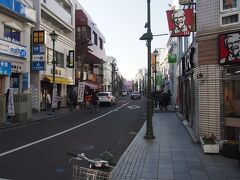 東横線で大倉山駅へ。

大倉山駅前の商店街エルム通り商店街。
途中からオリーブ通り商店街に名前が変わり、
反対側の綱島街道方面は、レモン通り商店街というらしい。

なぜ３つも名前がある？